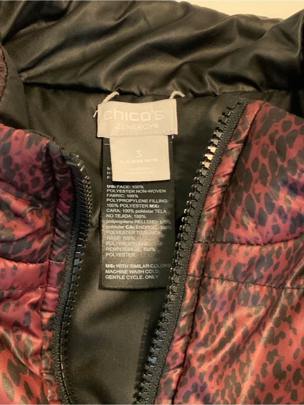 Chico's quilted puffer vest in a maroon and black printed design Size 3 - Picture 2 of 7